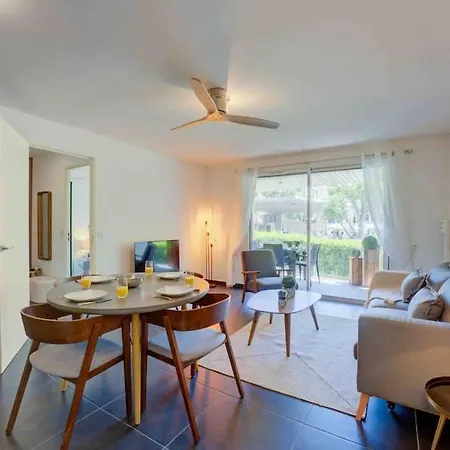 Appartement Stylish 1bdr W/huge Balcony/shared Roof Pool