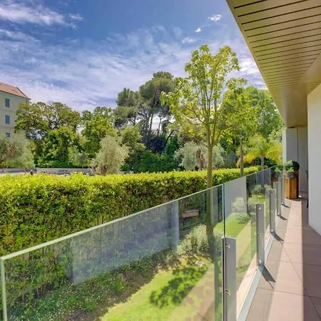 Appartement Stylish 1bdr W/huge Balcony/shared Roof Pool