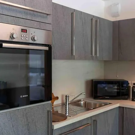 Stylish 1bdr W/huge Balcony/shared Roof Pool Appartement *