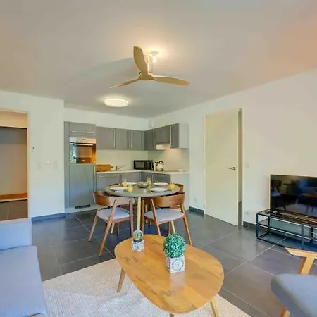 Stylish 1bdr W/huge Balcony/shared Roof Pool Appartement