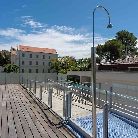 Stylish 1bdr W/huge Balcony/shared Roof Pool * 칸느