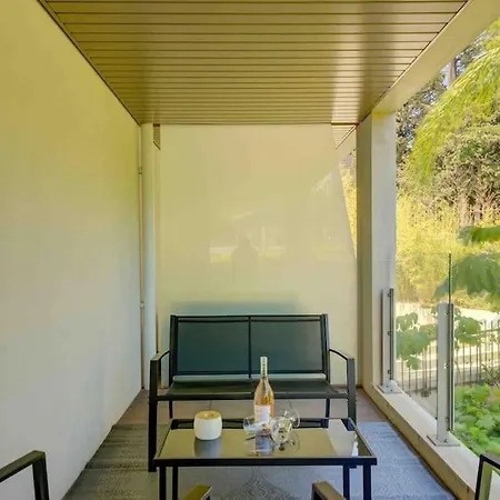 Stylish 1bdr W/huge Balcony/shared Roof Pool Appartement *